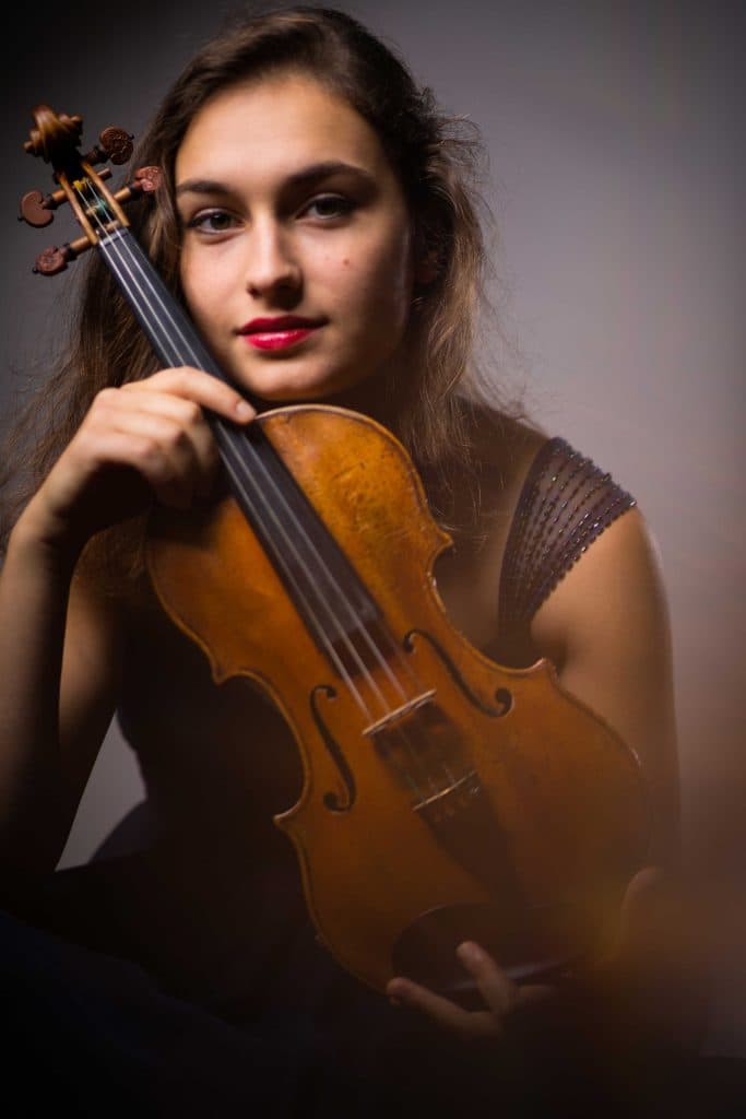 Eva Zavaro